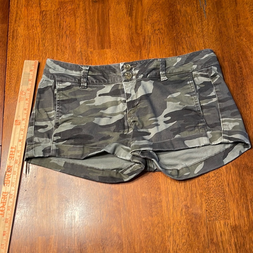Express camo size 8 shorts